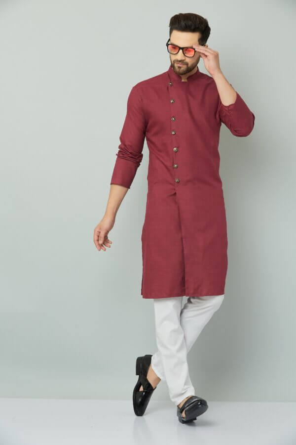 raditional Indian kurta, loose-fitting garment.